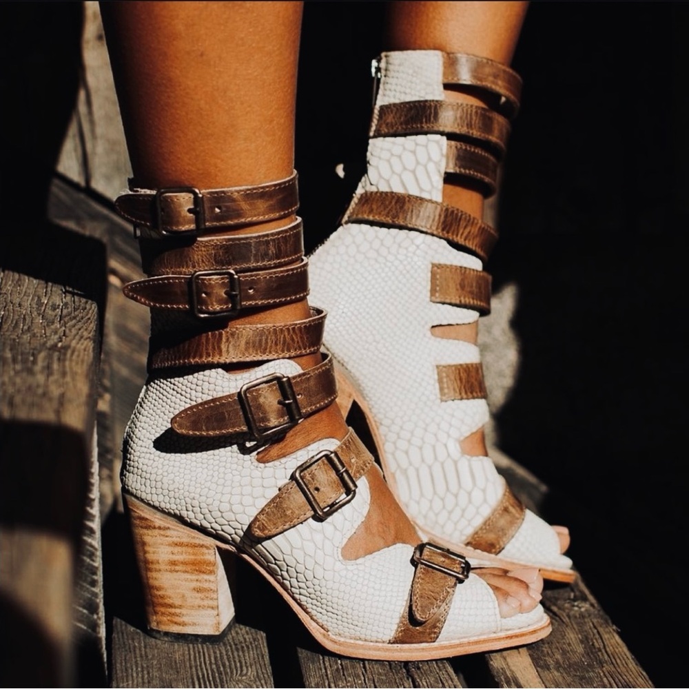 FREEBIRD BY STEVEN Bond Python Snakeskin White Snake Heeled Sandals Rare Color